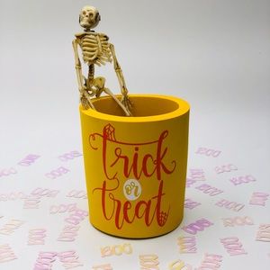 Trick or treat can hugger